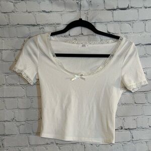 White Ribbed Short Sleeve Baby Tee with Lace and Bow Size Small